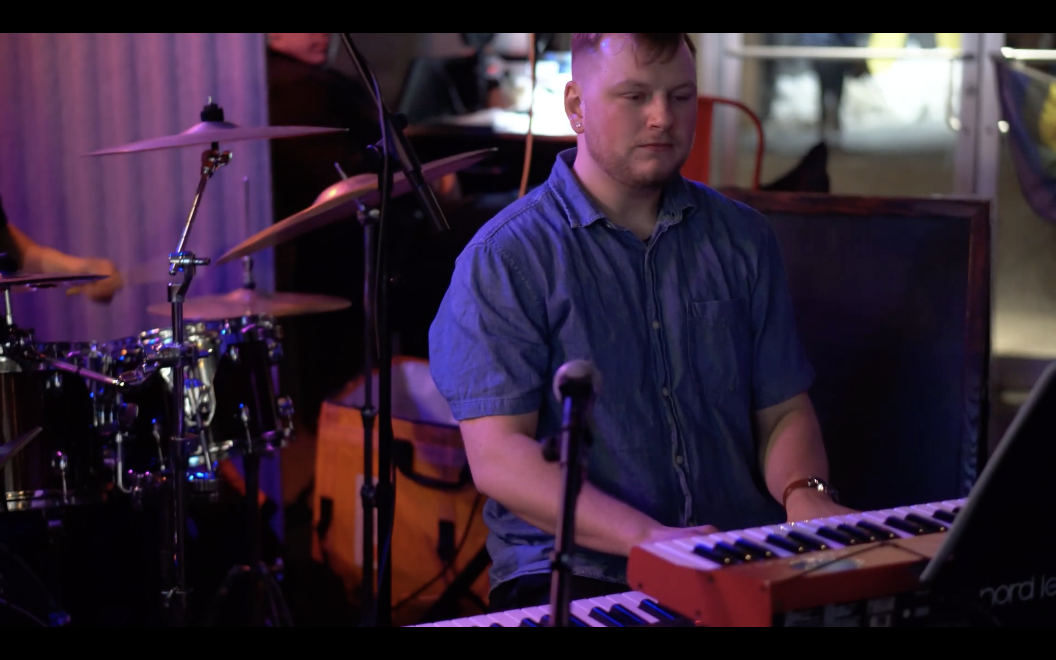 Longneck live — Coleman at keys