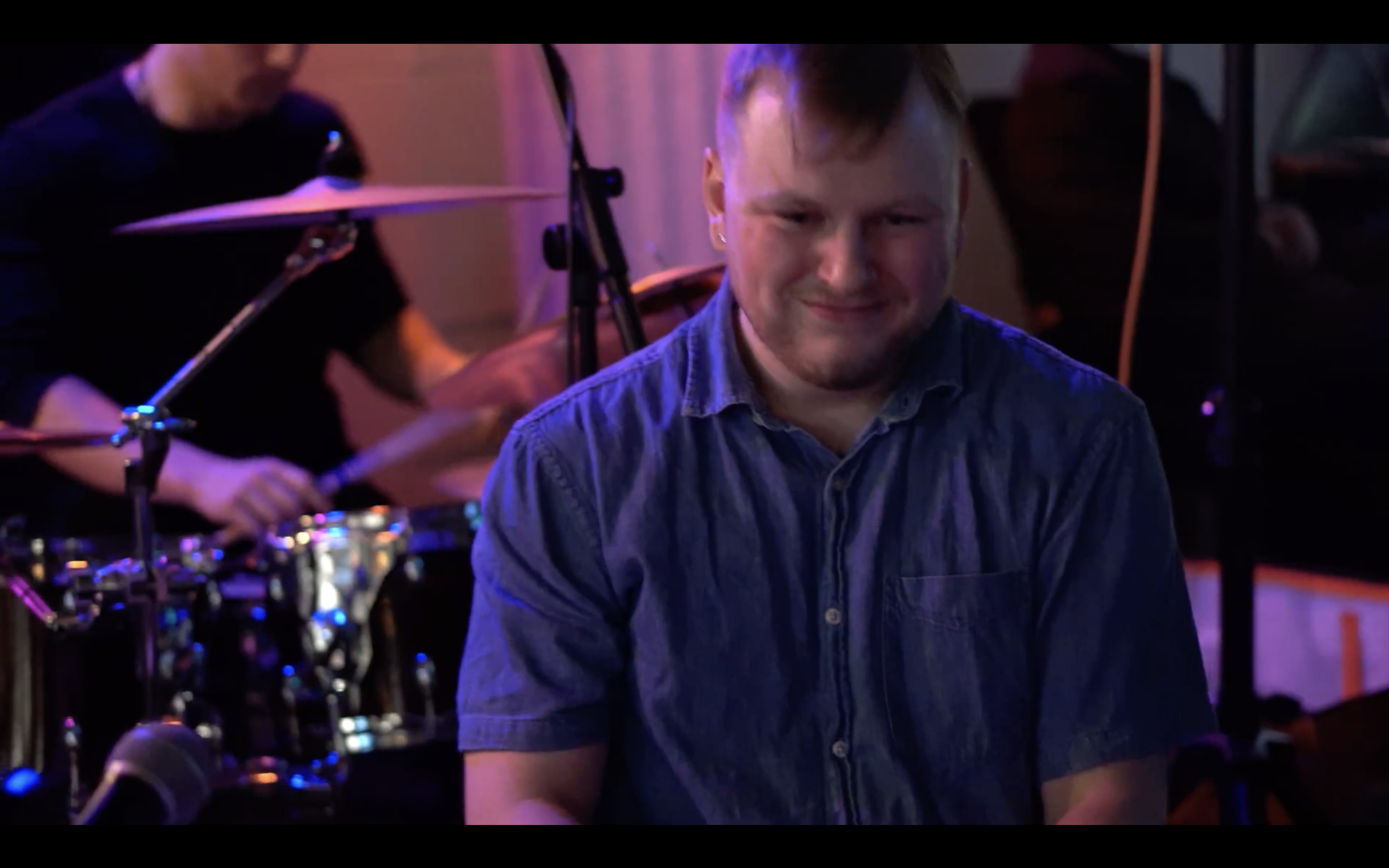 Longneck live — Coleman close-up